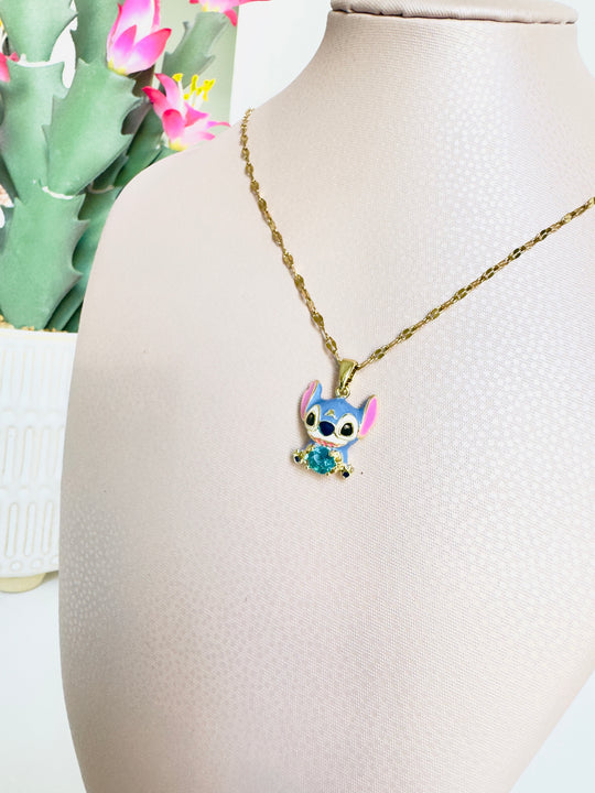 Collar de personaje celeste