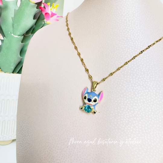 Collar de personaje celeste