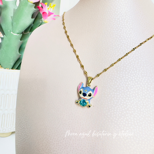 Collar de personaje celeste